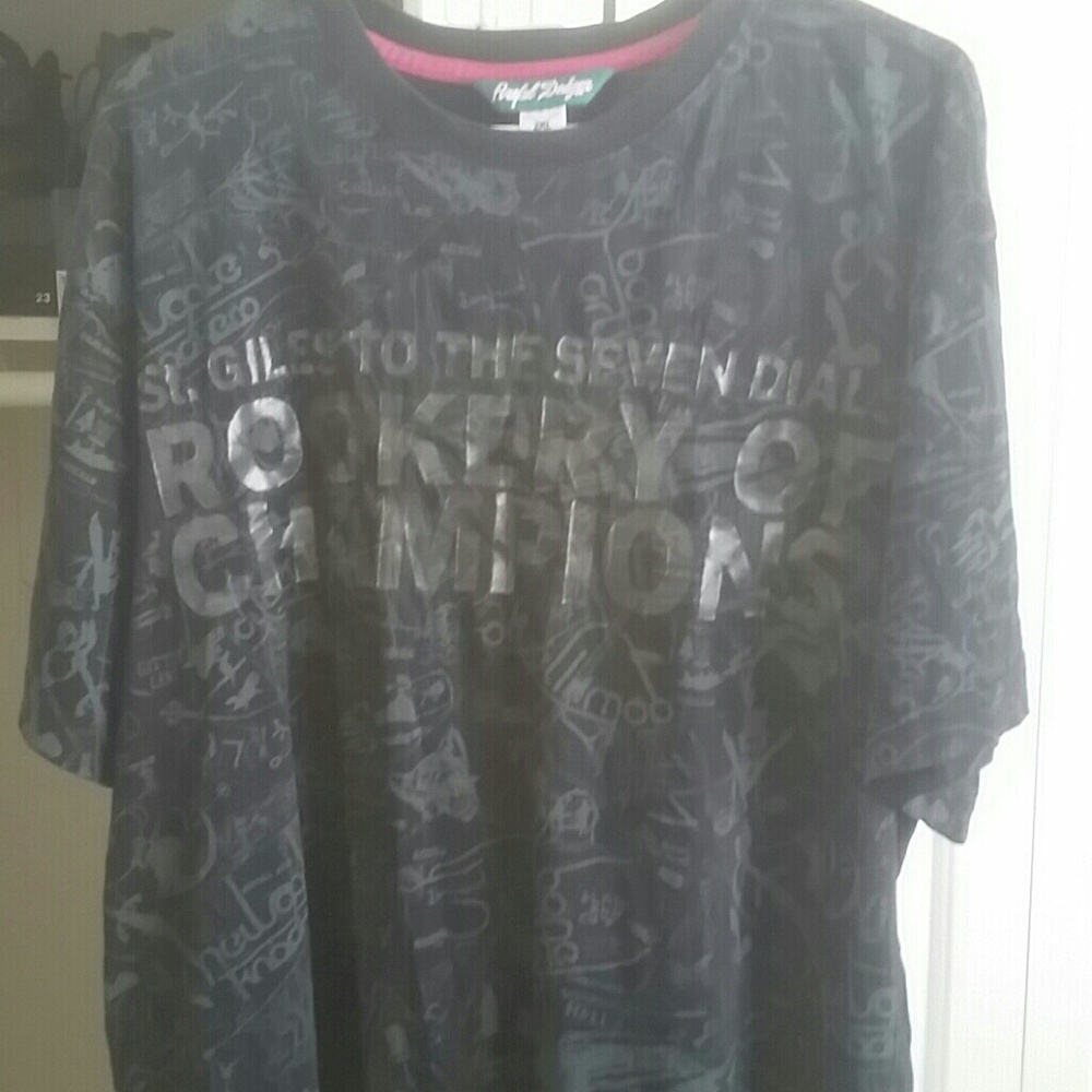 Artful Dodger Tshirt....size:2xl
